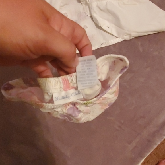 Lullaby Club Spring/Summer baby girl outfit  with flowers size 9m - Picture 5 of 7